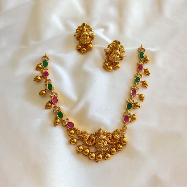 colour-stone-neck-with-earrings-1