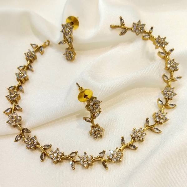 flower-design-white-stone-neck-with-earrings