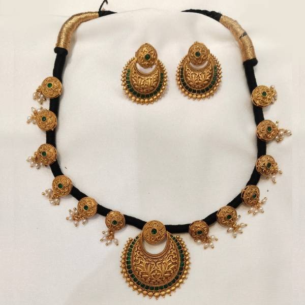 thread-with-golden-neck