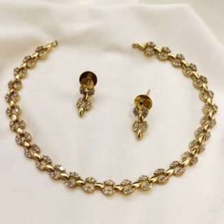 white-stone-neck-with-earrings