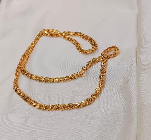Chain 30 inch close up detail view